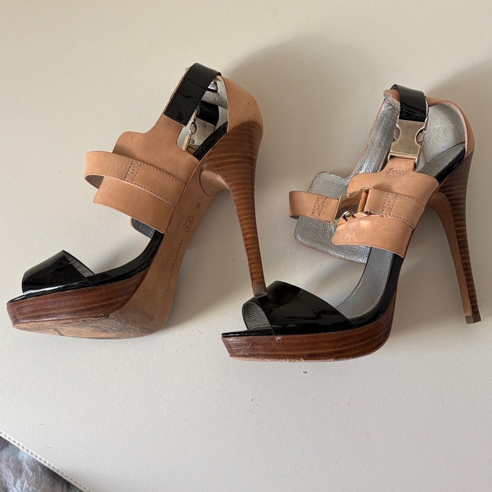 Report Signature Black and Tan Strappy Heels